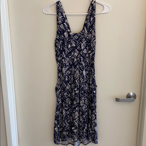 Super cute fitted yet flowy dress - Picture 4 of 4